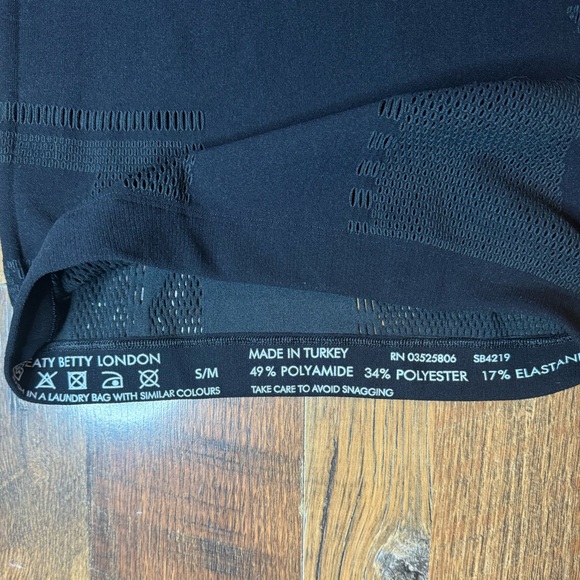 Sweaty Betty Union Jack Seamless Top w/ Cutouts Size S/M - Picture 5 of 6